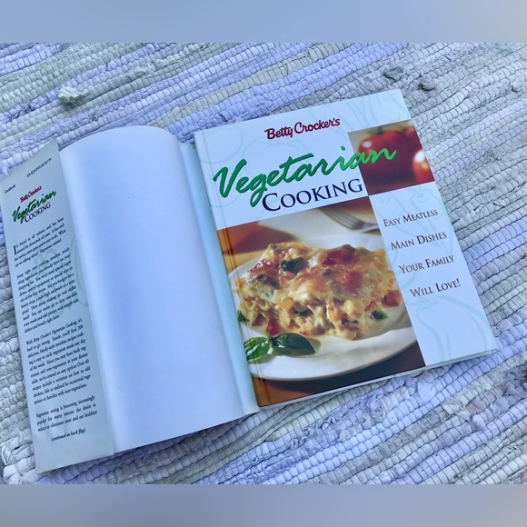 BETTY CROCKER Vegetarian Cooking Cookbook Hardcover Color Picture Food & Recipe - Picture 2 of 11